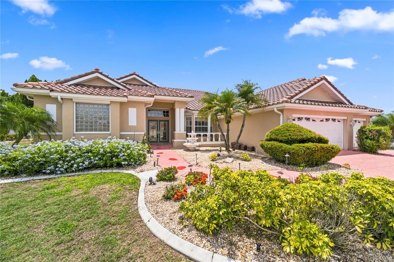 2116 Platinum Dr, Sun City Center, FL 33573