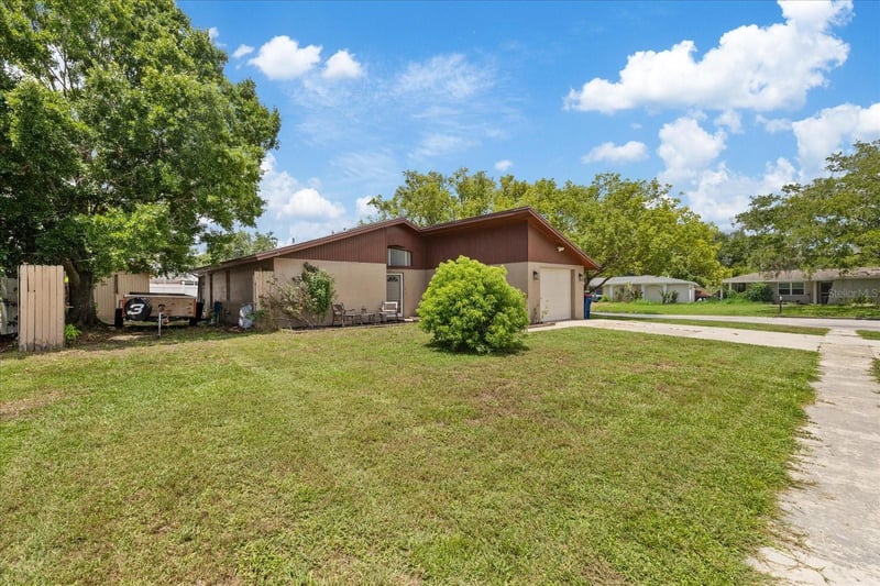 5653 Lima Dr, Holiday, FL 34690