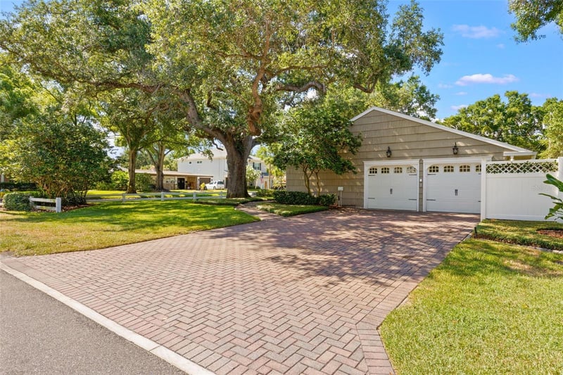 1035 Sterling Ave, Tampa, FL 33629