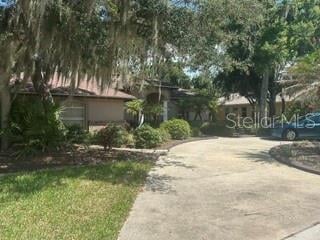 2702 Clubhouse Dr, Plant City, FL 33566