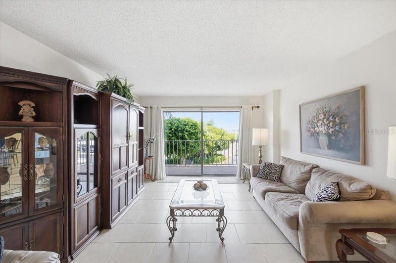 7050 Sunset Dr #216, St Petersburg, FL 33707