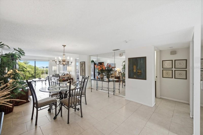 7050 Sunset Dr #216, St Petersburg, FL 33707