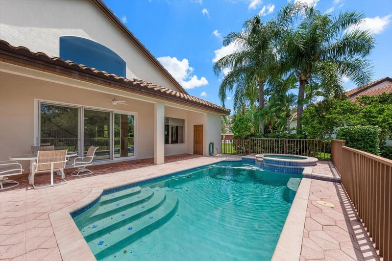 7699 Aralia Way, Seminole, FL 33777