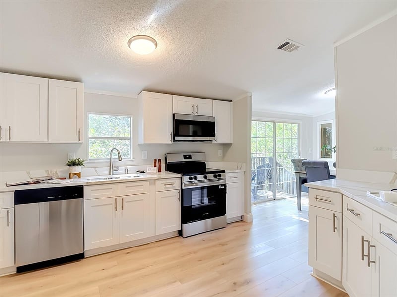 6106 Nundy Ave, Gibsonton, FL 33534