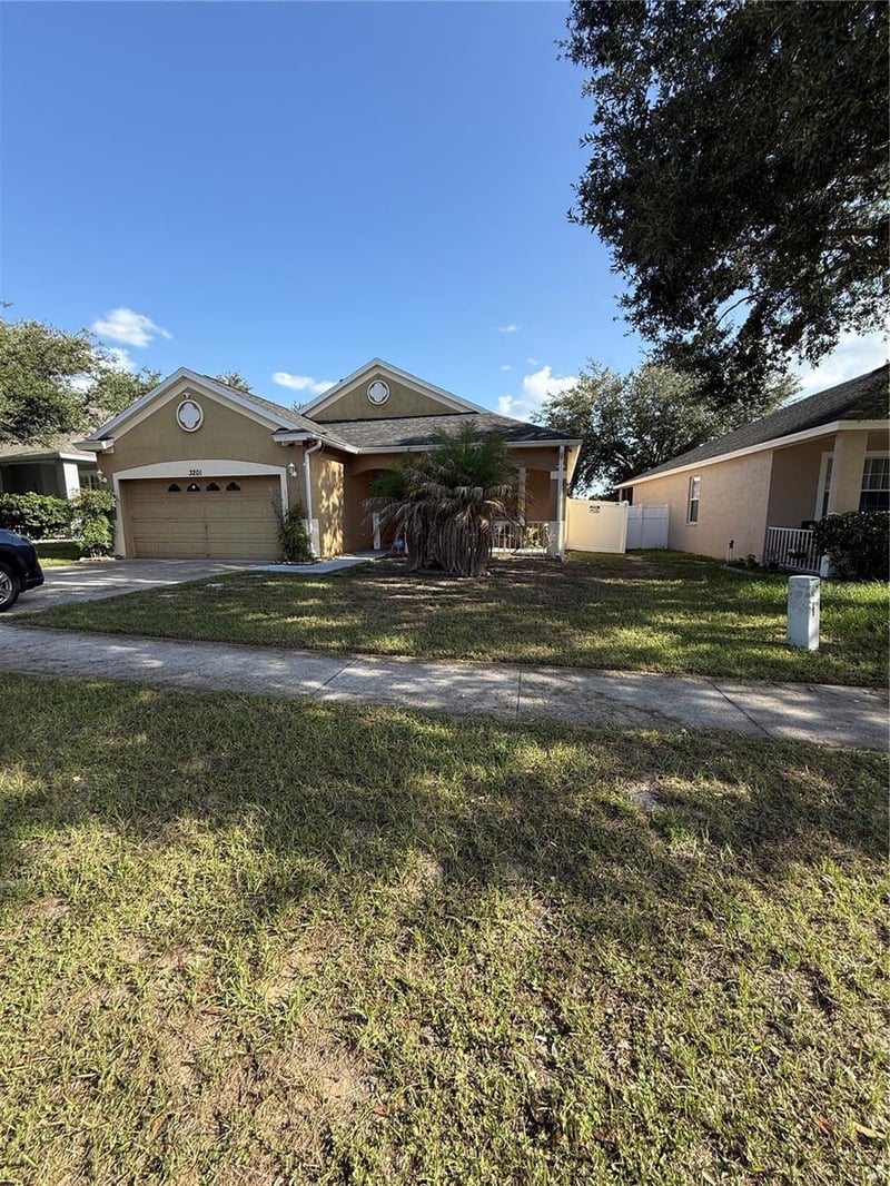 3201 Summer Cruise Dr, Valrico, FL 33594