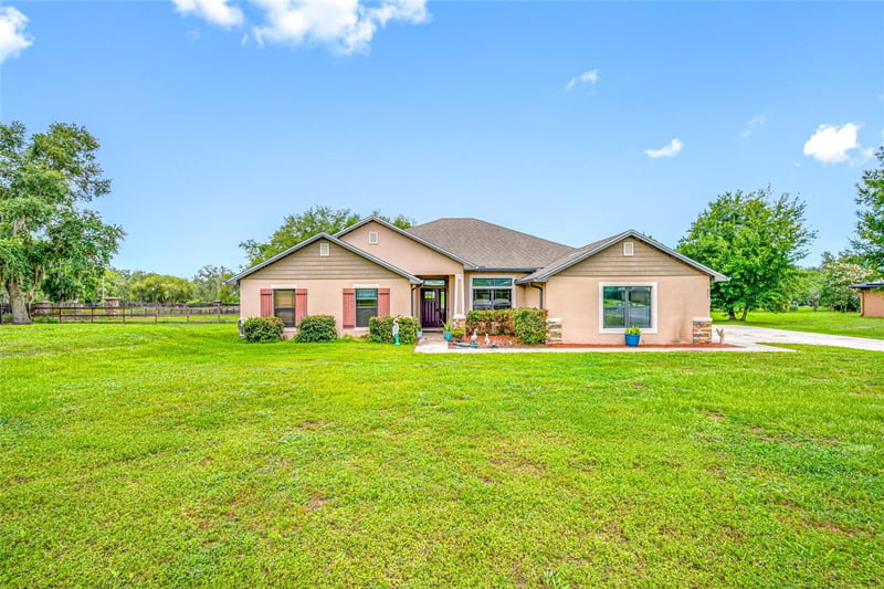 14311 Hill Country Ln, Dade City, FL 33525