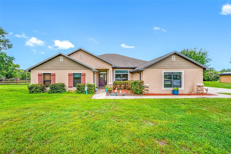 14311 Hill Country Ln, Dade City, FL 33525