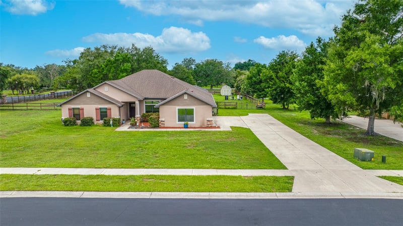 14311 Hill Country Ln, Dade City, FL 33525