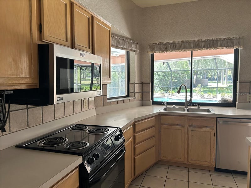 1418 Hounds Hollow Ct, Lutz, FL 33549