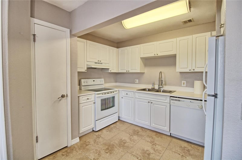 13760 Orange Sunset Dr #201, Tampa, FL 33618