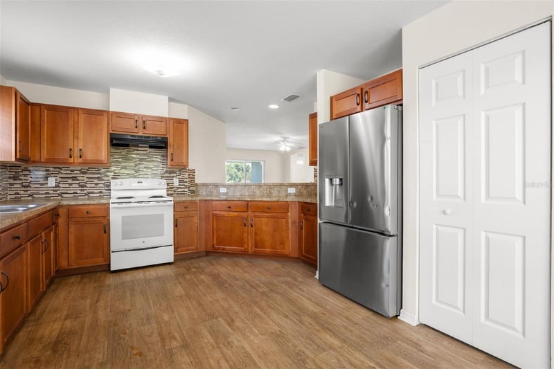 1550 Blossom Bayou Cir, Ruskin, FL 33570
