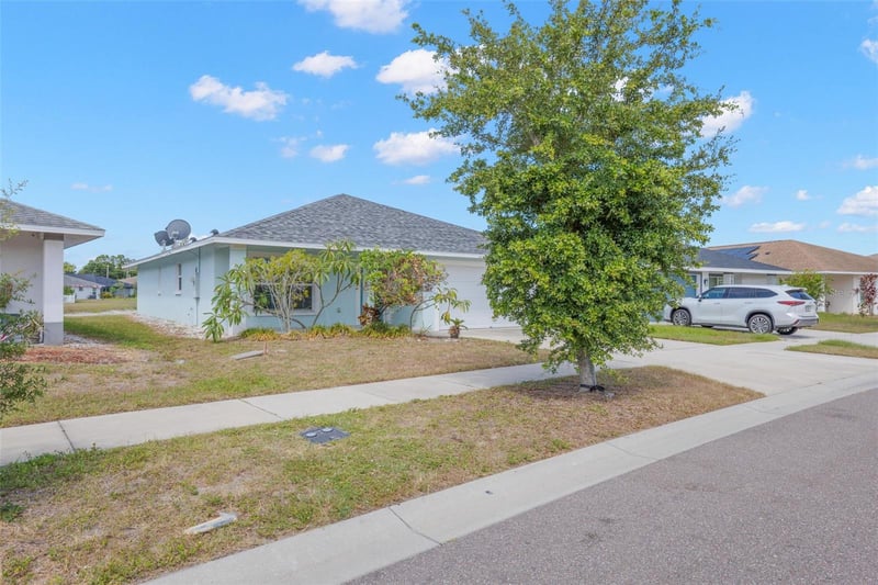 1550 Blossom Bayou Cir, Ruskin, FL 33570