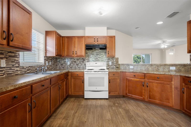 1550 Blossom Bayou Cir, Ruskin, FL 33570