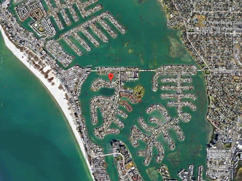 27 Dolphin Dr, Treasure Island, FL 33706