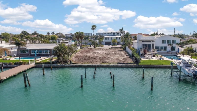 27 Dolphin Dr, Treasure Island, FL 33706