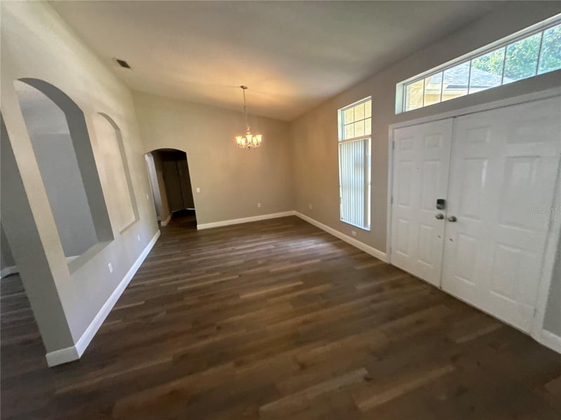 2727 Villa Dr, Valrico, FL 33596