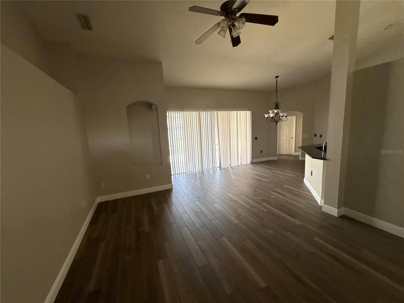 2727 Villa Dr, Valrico, FL 33596
