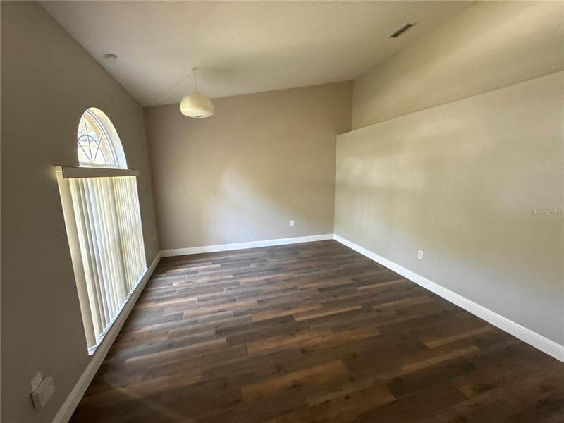 2727 Villa Dr, Valrico, FL 33596