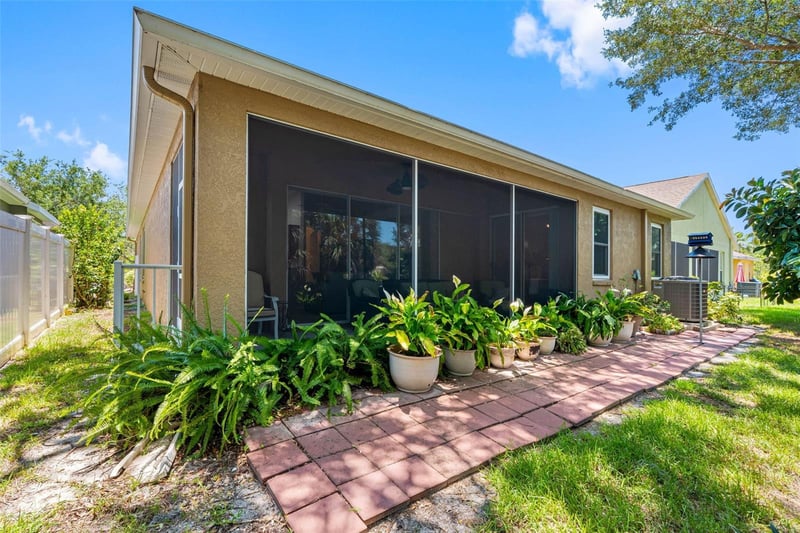 5335 Clover Mist Dr, Apollo Beach, FL 33572