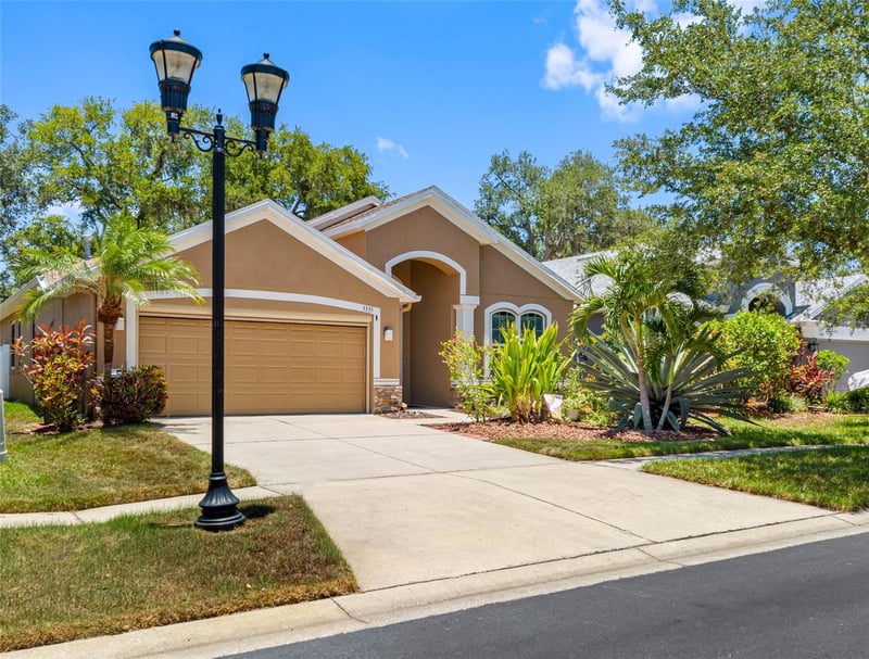 5335 Clover Mist Dr, Apollo Beach, FL 33572