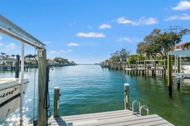 2605 Beach Dr, Tampa, FL 33629