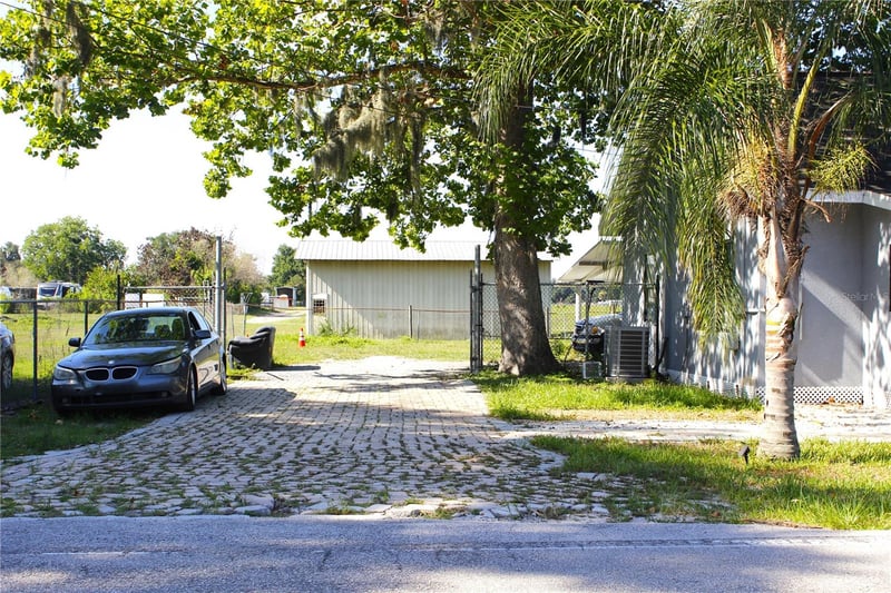 2207 Sparkman Rd, Plant City, FL 33566
