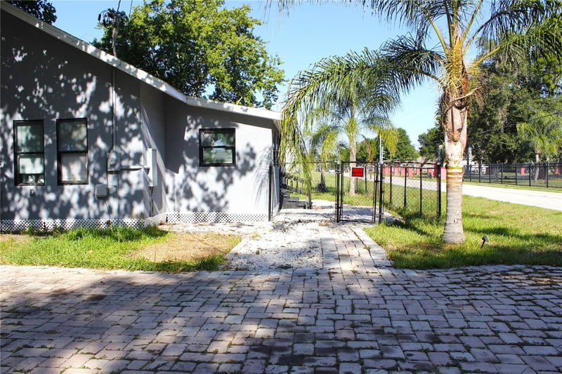 2207 Sparkman Rd, Plant City, FL 33566