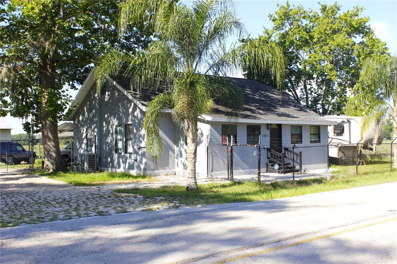 2207 Sparkman Rd, Plant City, FL 33566