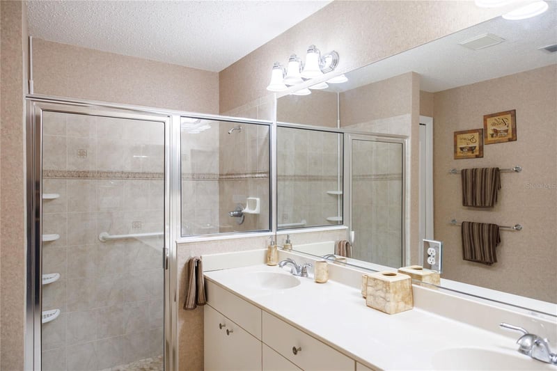 1124 Corinth Greens Dr, Sun City Center, FL 33573