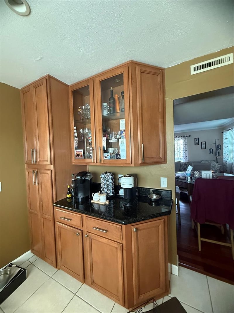 6319 Newtown Cir #19B6, Tampa, FL 33615