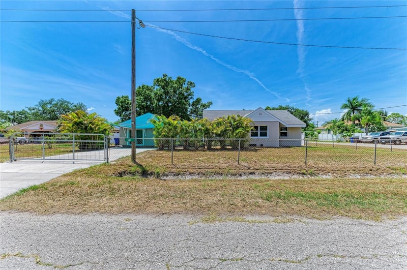 901 Oak St, Ruskin, FL 33570