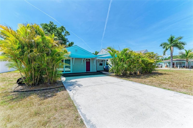 901 Oak St, Ruskin, FL 33570