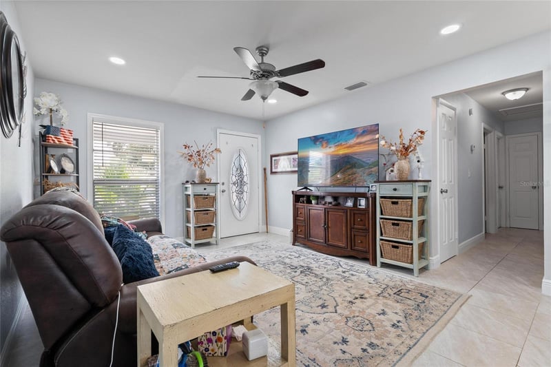8504 Gold Ridge Cir, Tampa, FL 33619