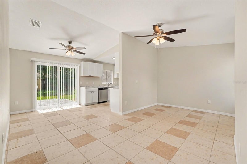 1224 Oak Valley Dr, Seffner, FL 33584