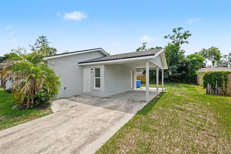 1224 Oak Valley Dr, Seffner, FL 33584