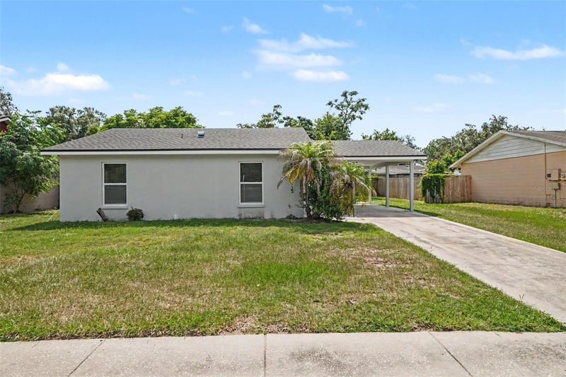 1224 Oak Valley Dr, Seffner, FL 33584