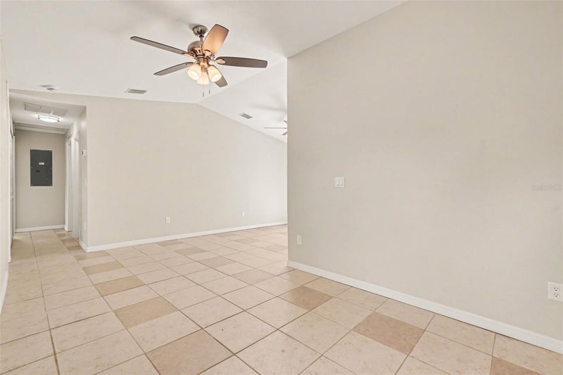 1224 Oak Valley Dr, Seffner, FL 33584