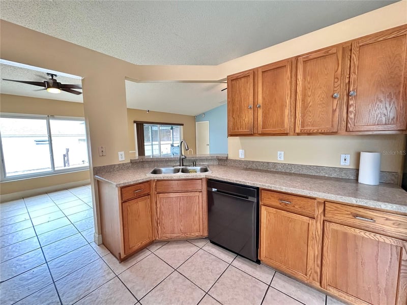 1650 Navigator Ln, Tarpon Springs, FL 34689
