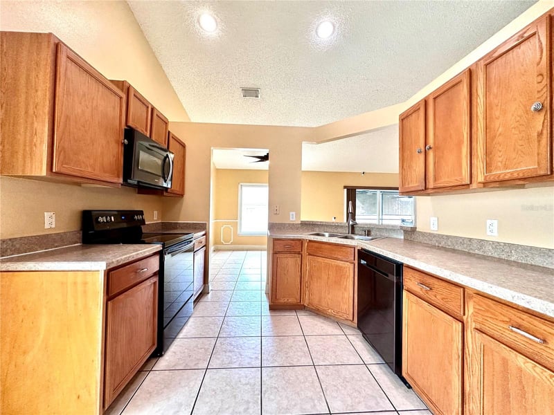 1650 Navigator Ln, Tarpon Springs, FL 34689