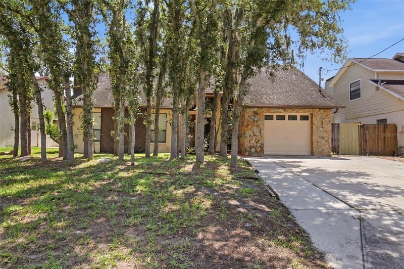 10207 Hyaleah Rd, Tampa, FL 33617