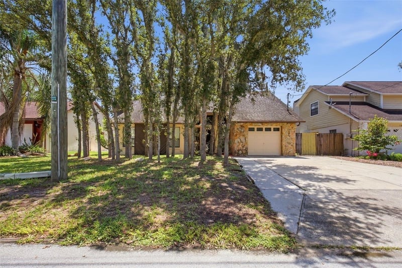 10207 Hyaleah Rd, Tampa, FL 33617