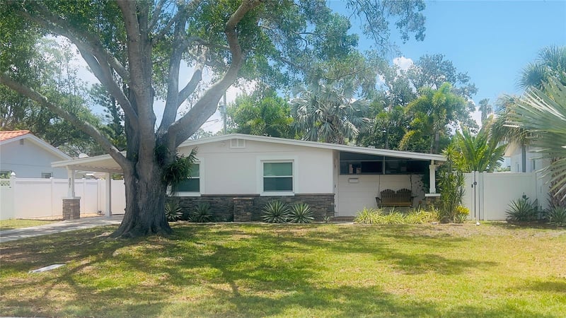 4201 Des Moines St, St Petersburg, FL 33703