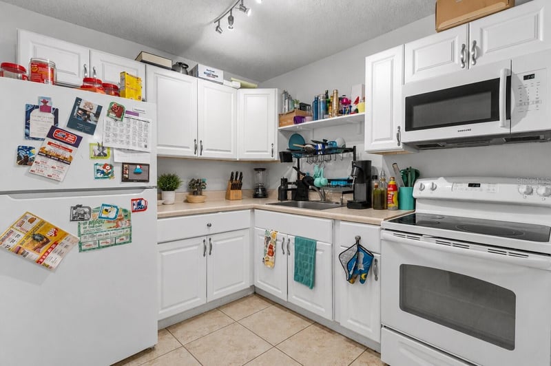 6018 Laktree Ln #E, Temple Terrace, FL 33617