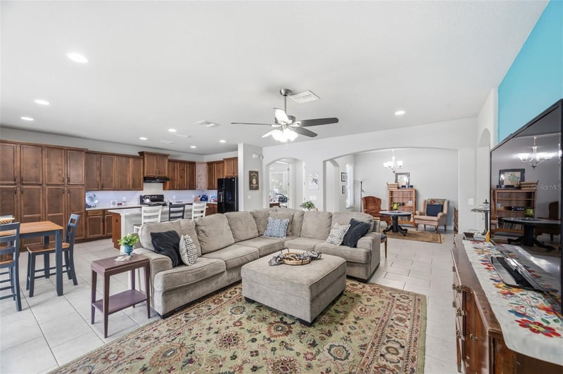 123 Florida Ave, Tarpon Springs, FL 34689