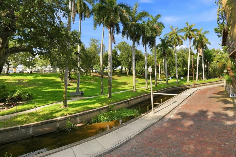 651 10th Ave S, St Petersburg, FL 33701