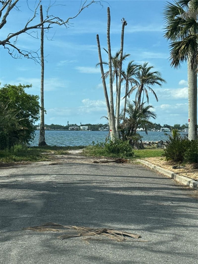 117 29th St, Bradenton, FL 34205