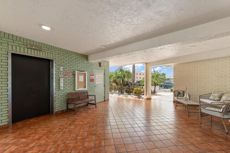 5980 Terrace Park Dr #310, St Petersburg, FL 33709