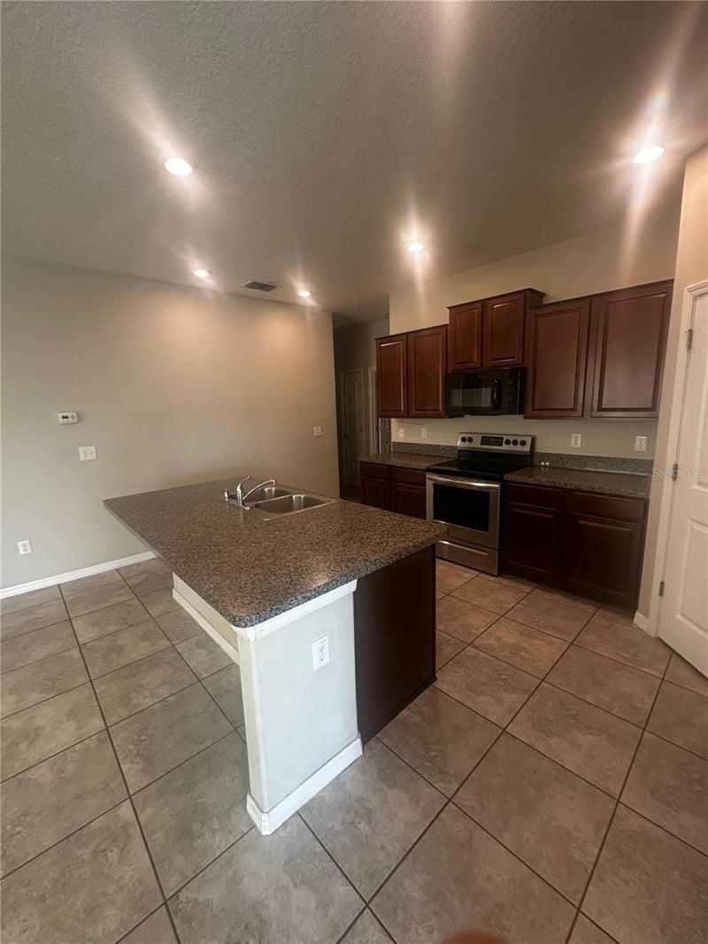 16513 Myrtle Sand Dr, Wimauma, FL 33598