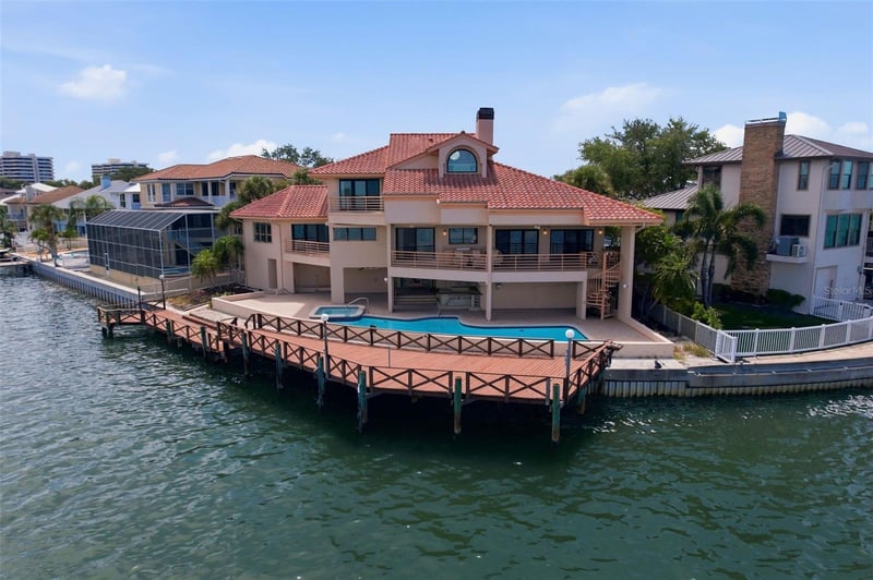 2869 Seabreeze Dr, St Petersburg, FL 33707