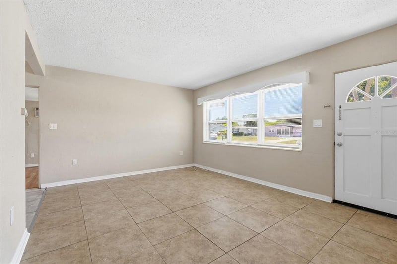 8871 93rd St, Seminole, FL 33777
